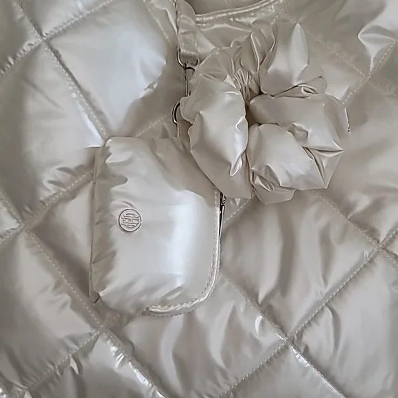 House Of Harlow Quilted Tote Bag Set - Picture 2 of 6